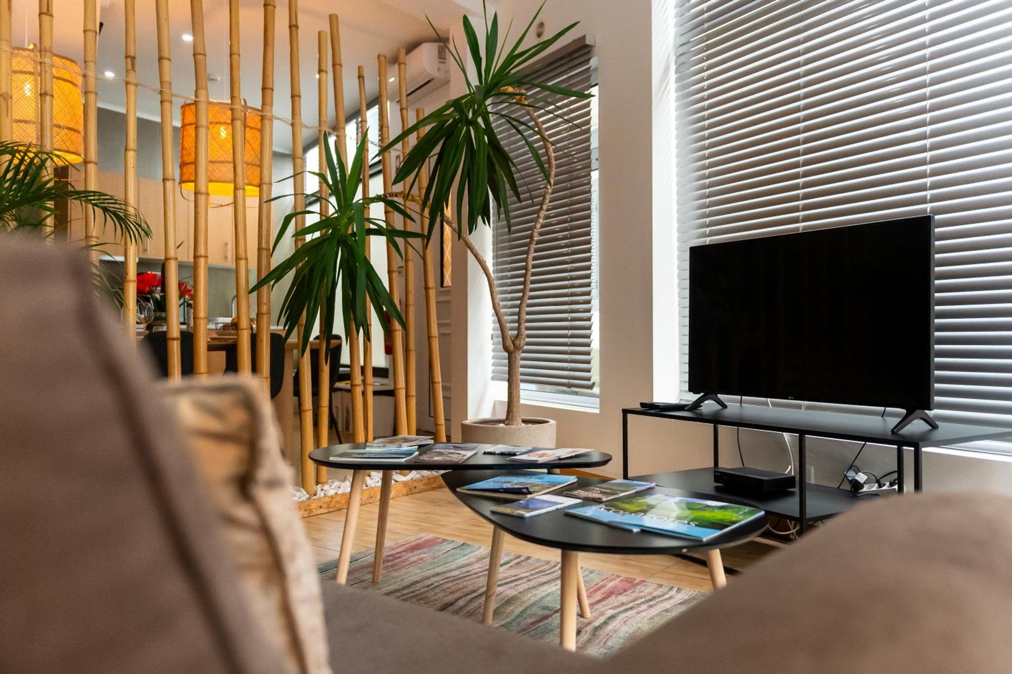Central Guest House 蓬塔德尔加达 外观 照片