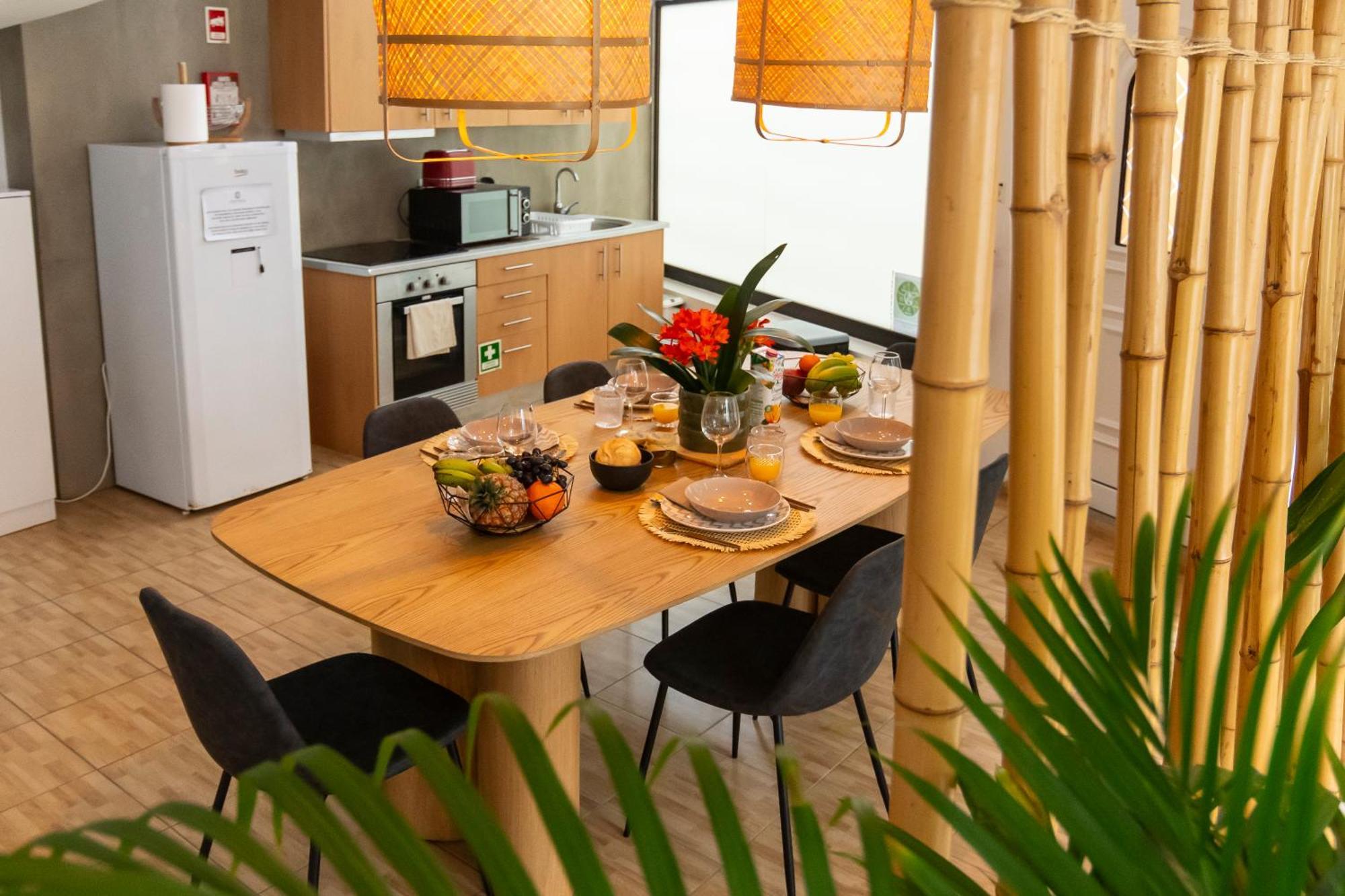 Central Guest House 蓬塔德尔加达 外观 照片