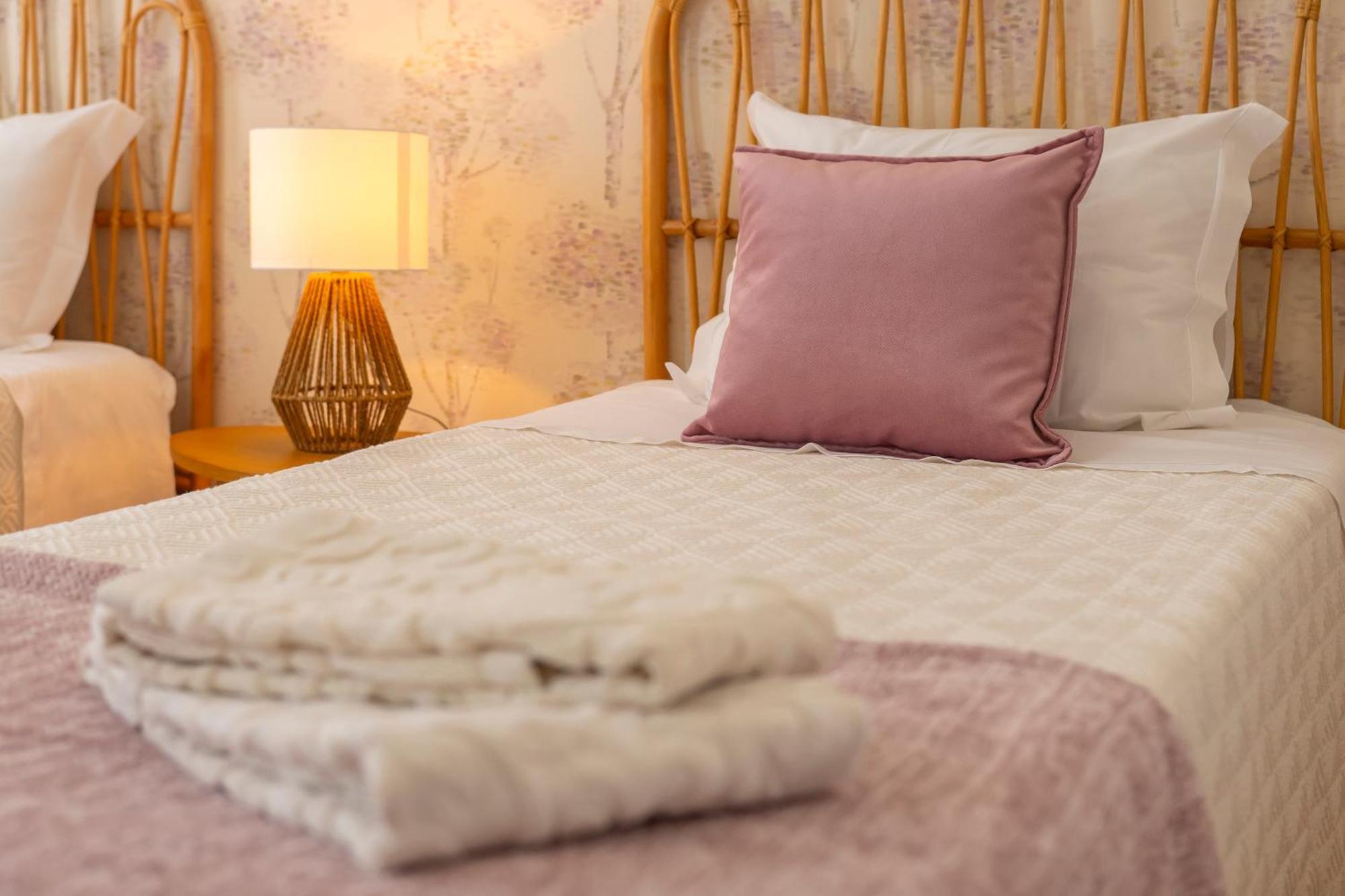 Central Guest House 蓬塔德尔加达 外观 照片