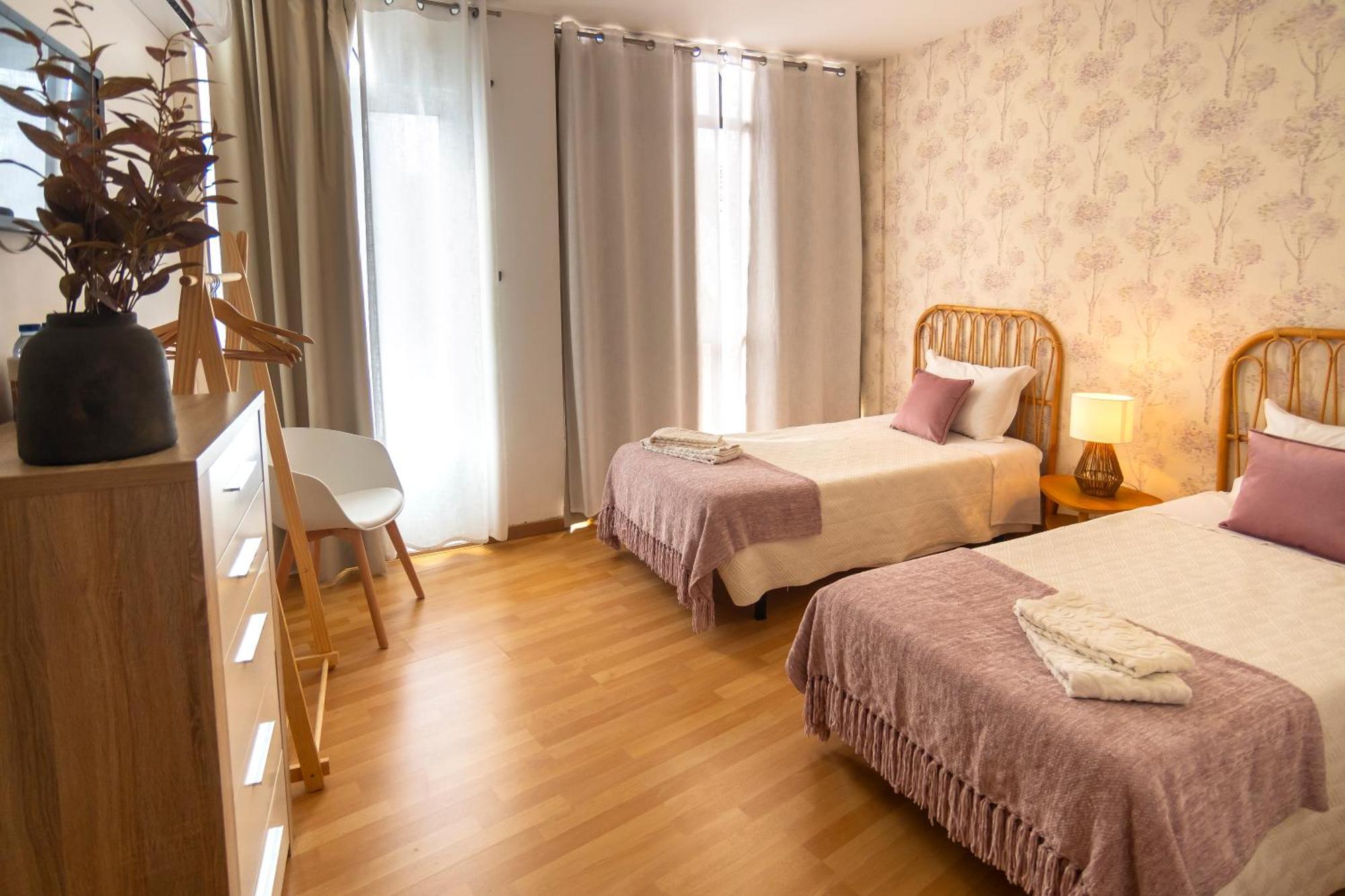 Central Guest House 蓬塔德尔加达 外观 照片