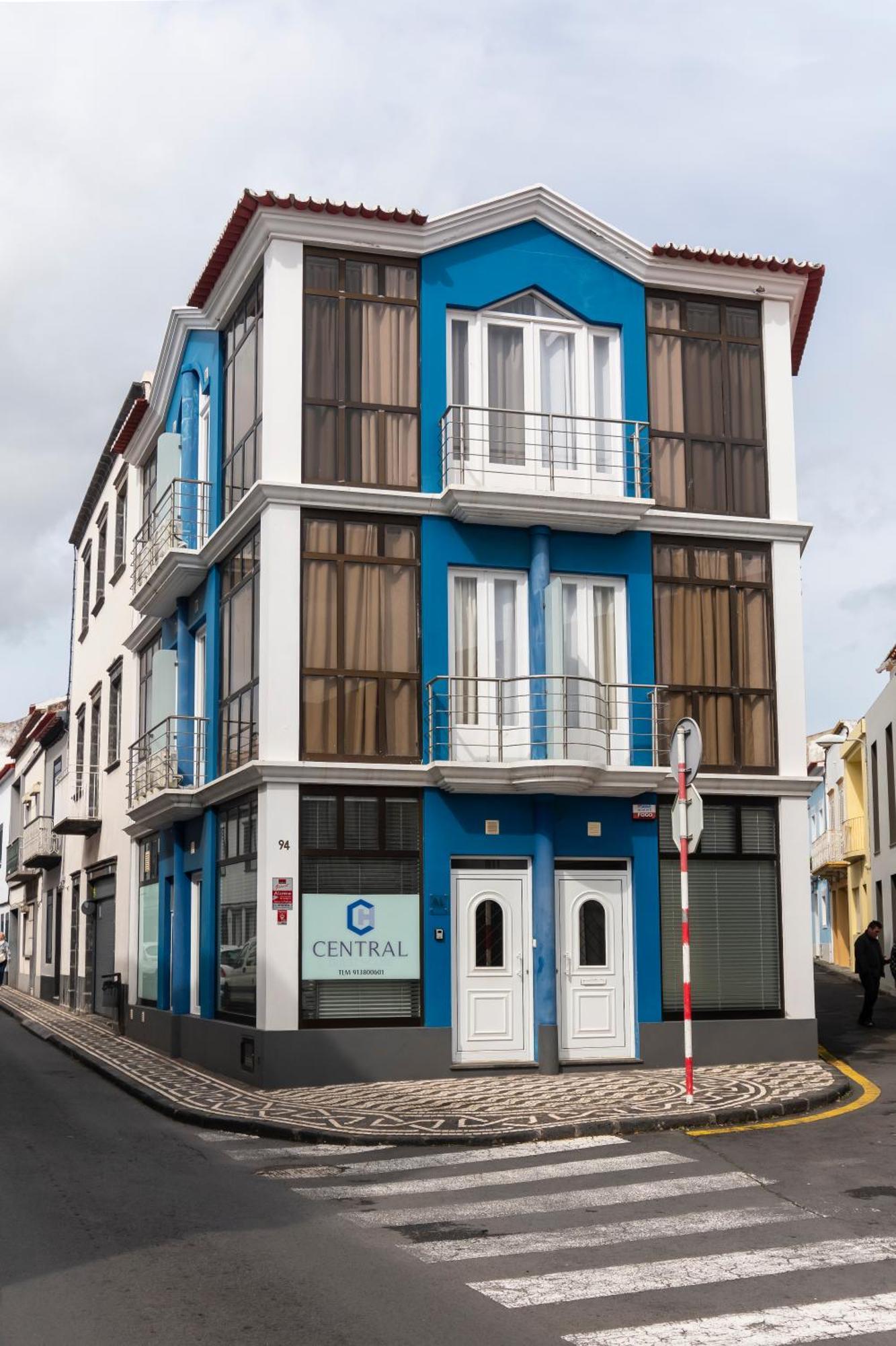 Central Guest House 蓬塔德尔加达 外观 照片