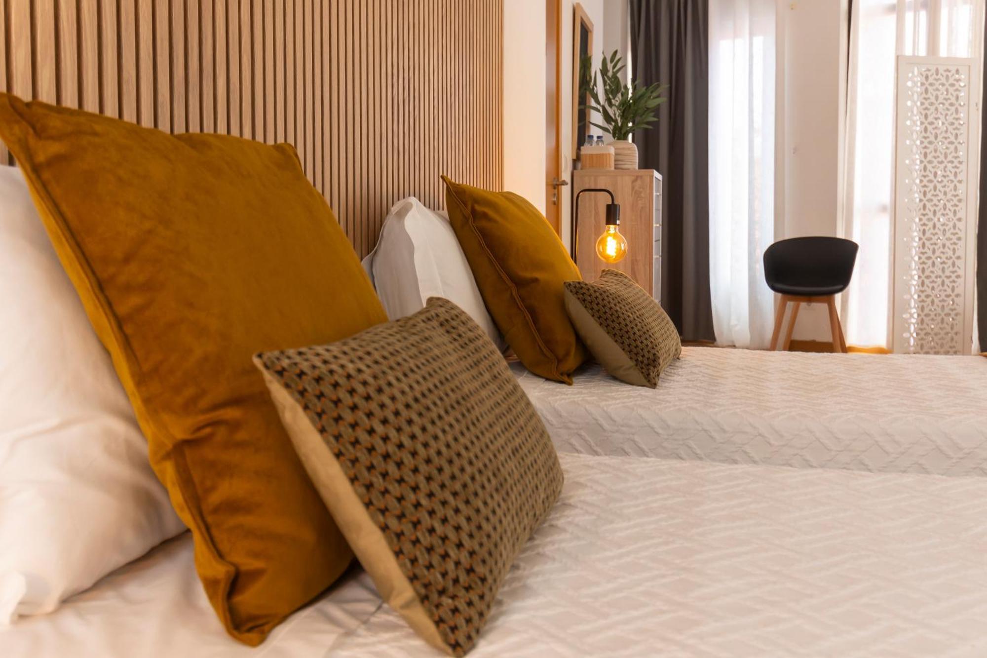 Central Guest House 蓬塔德尔加达 外观 照片