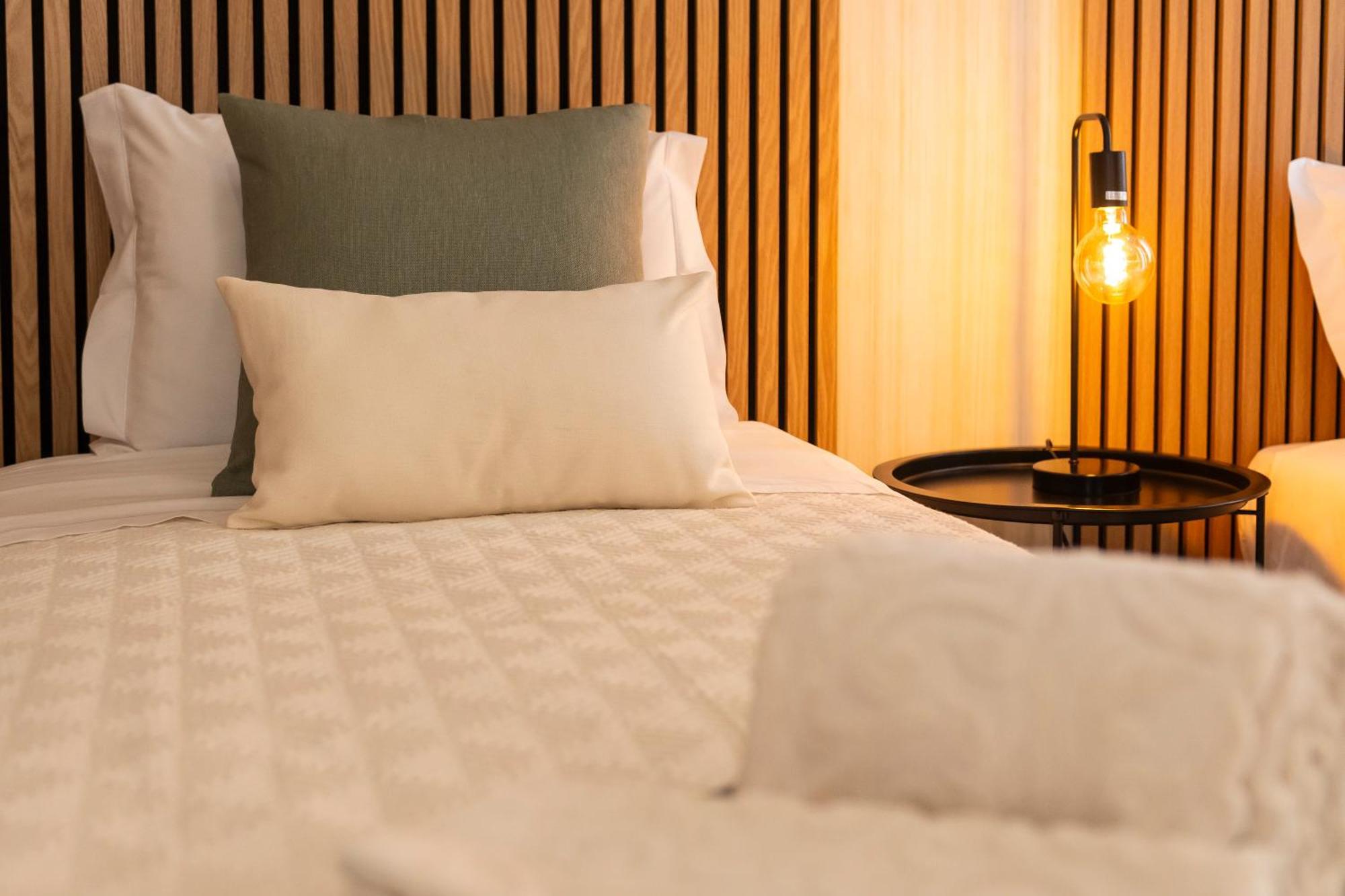 Central Guest House 蓬塔德尔加达 外观 照片