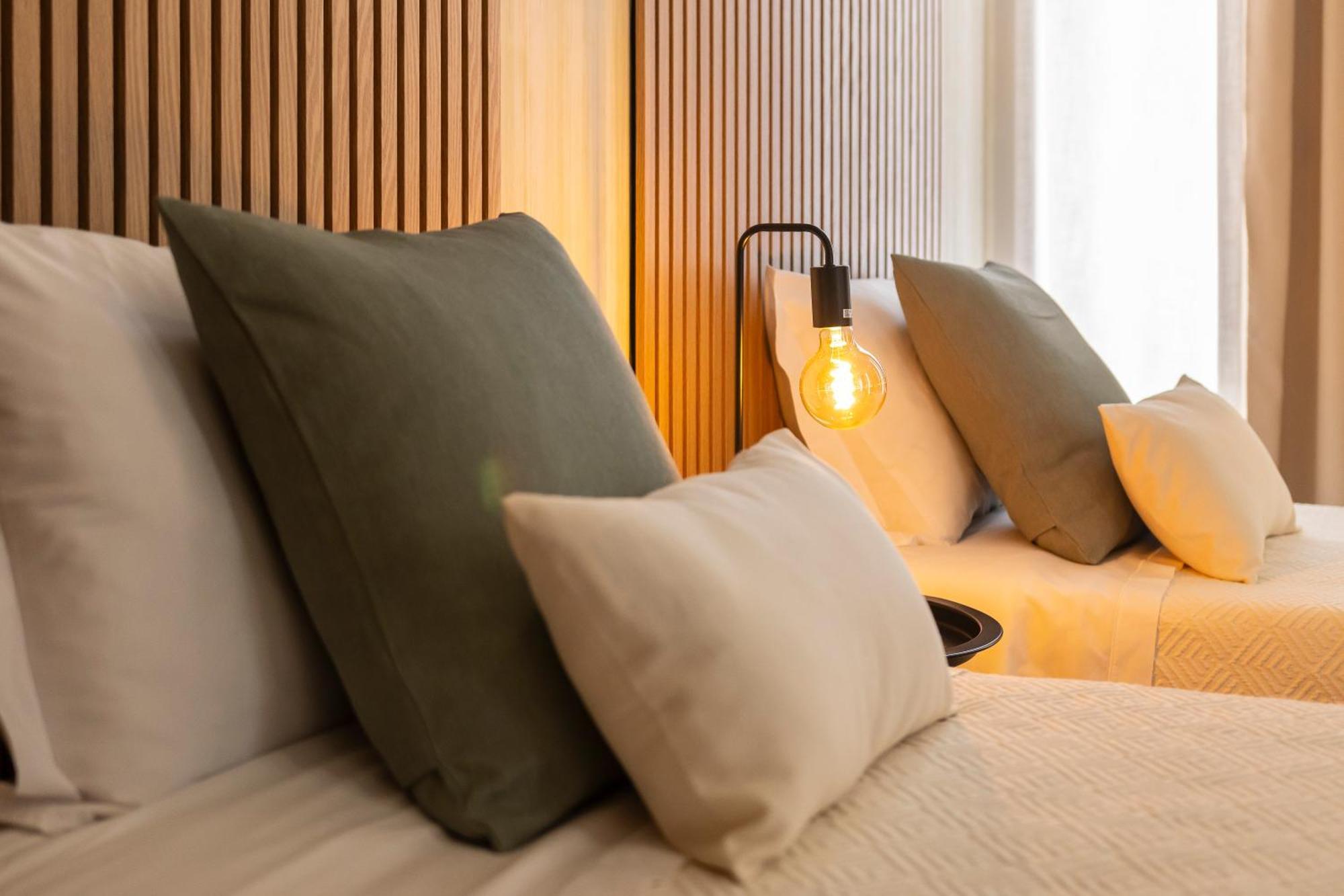 Central Guest House 蓬塔德尔加达 外观 照片