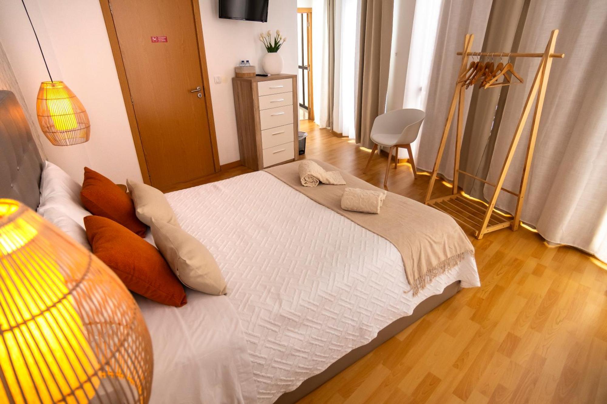 Central Guest House 蓬塔德尔加达 外观 照片
