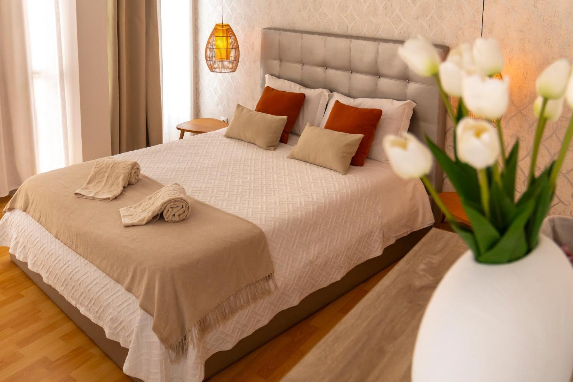 Central Guest House 蓬塔德尔加达 外观 照片